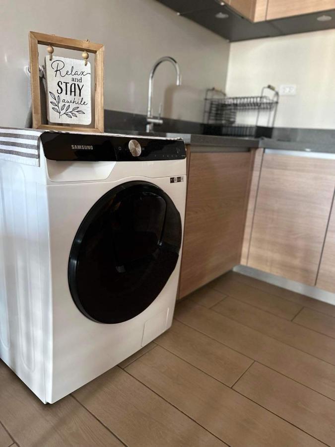 Luxury Bgc Condo In Taguig, Mckinley - Covered Parking And Wifi Free Kültér fotó
