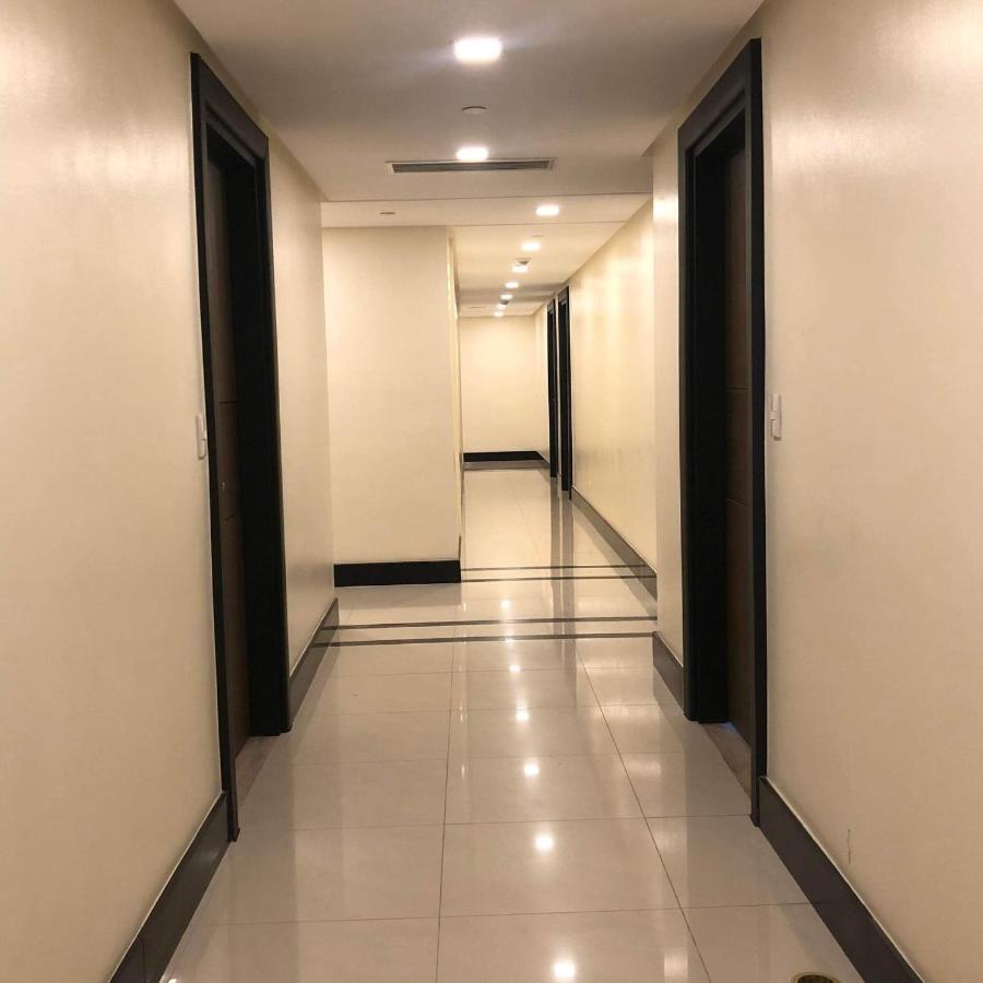 Luxury Bgc Condo In Taguig, Mckinley - Covered Parking And Wifi Free Kültér fotó