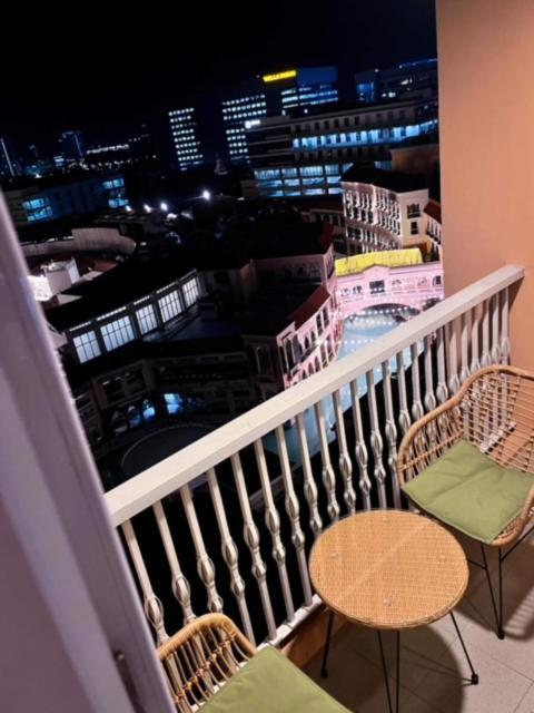 Luxury Bgc Condo In Taguig, Mckinley - Covered Parking And Wifi Free Kültér fotó