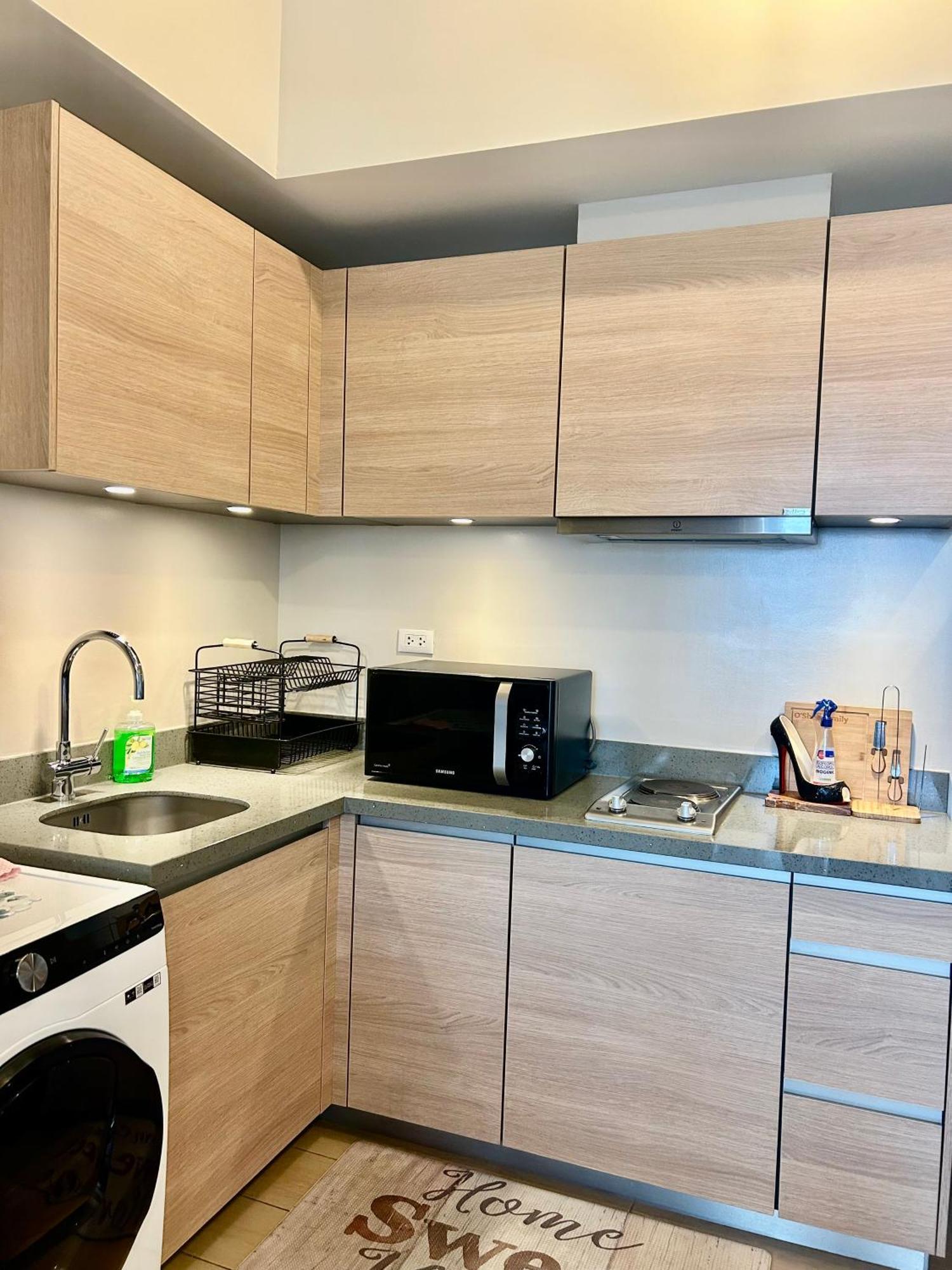 Luxury Bgc Condo In Taguig, Mckinley - Covered Parking And Wifi Free Kültér fotó