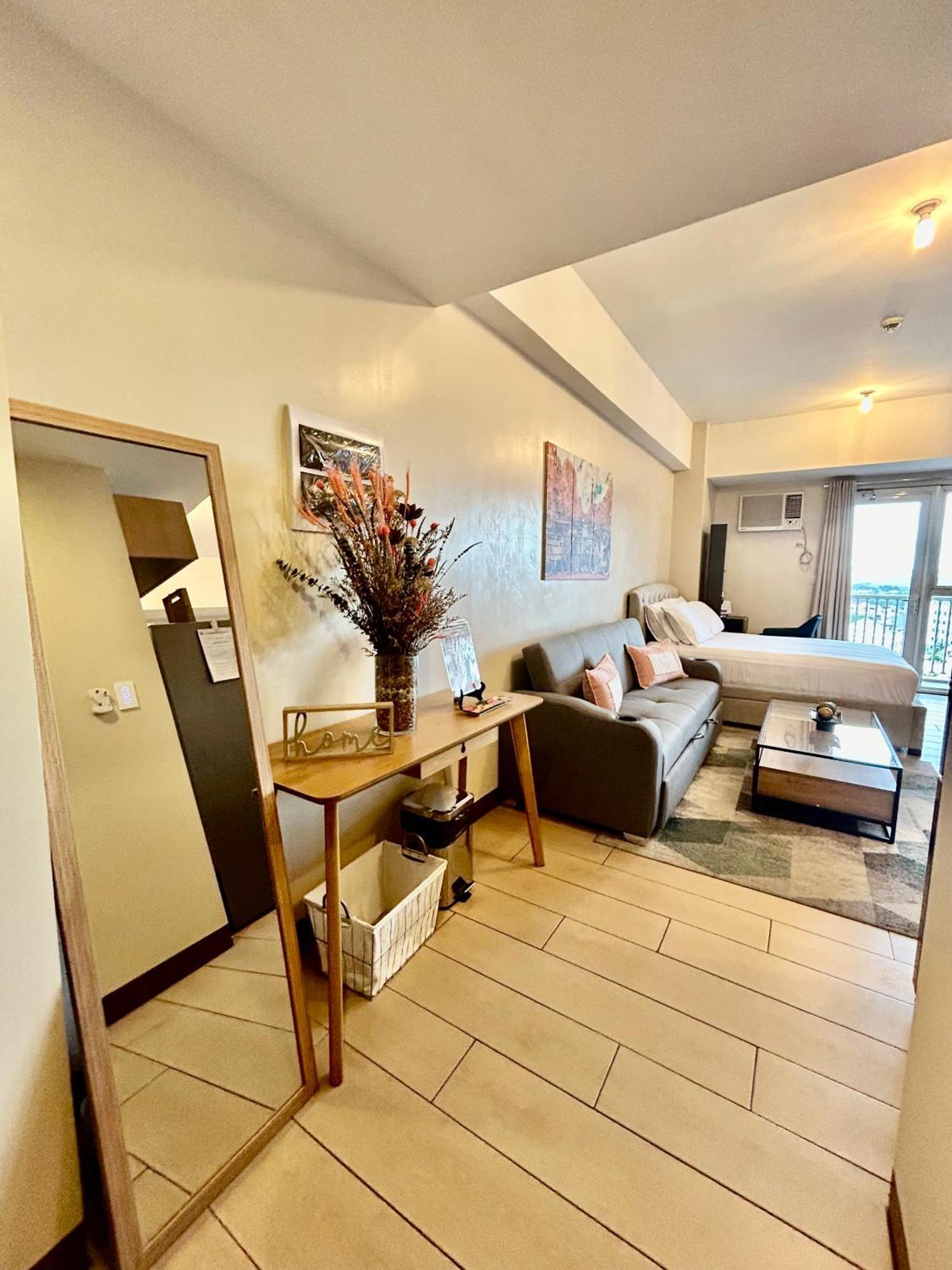 Luxury Bgc Condo In Taguig, Mckinley - Covered Parking And Wifi Free Kültér fotó