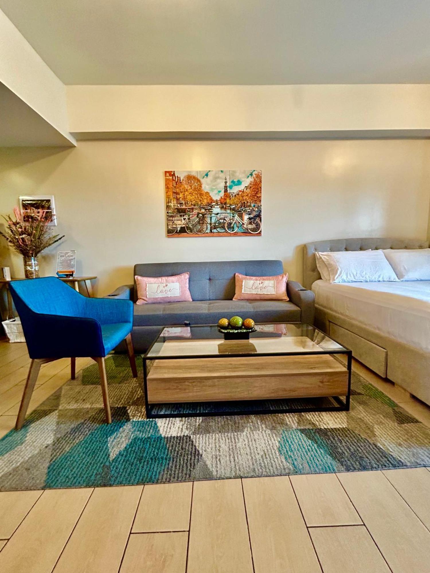 Luxury Bgc Condo In Taguig, Mckinley - Covered Parking And Wifi Free Kültér fotó