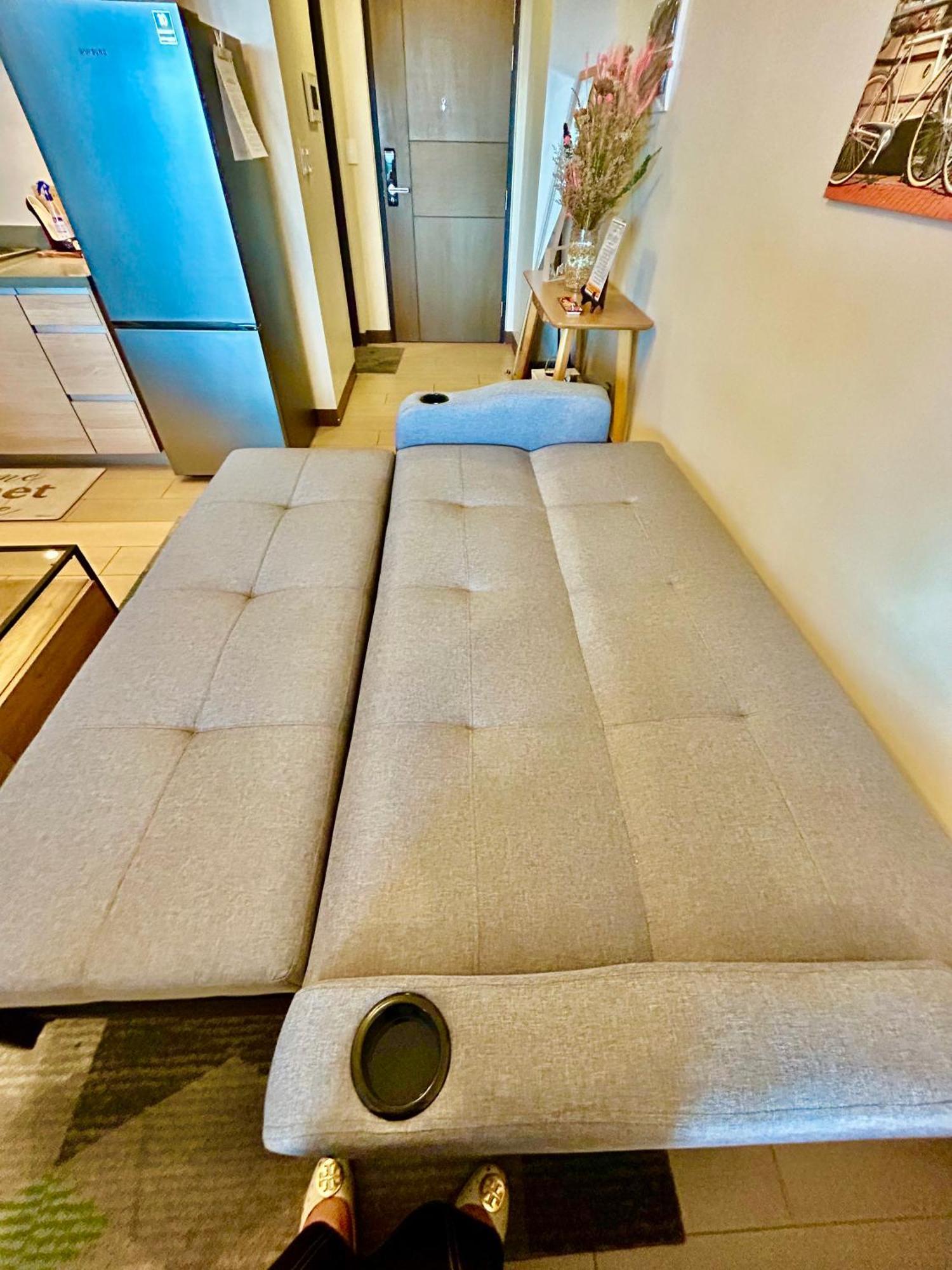 Luxury Bgc Condo In Taguig, Mckinley - Covered Parking And Wifi Free Kültér fotó