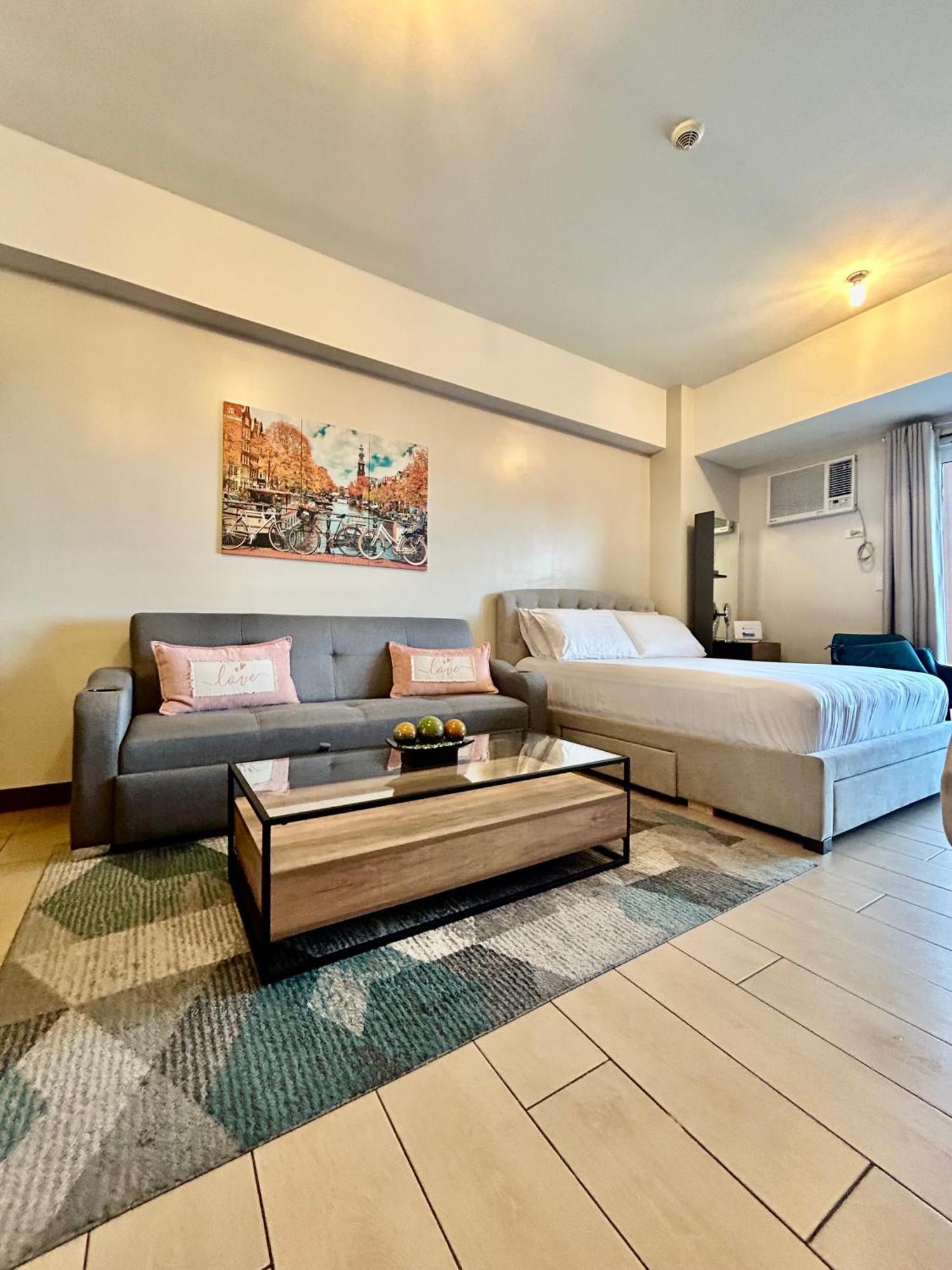 Luxury Bgc Condo In Taguig, Mckinley - Covered Parking And Wifi Free Kültér fotó